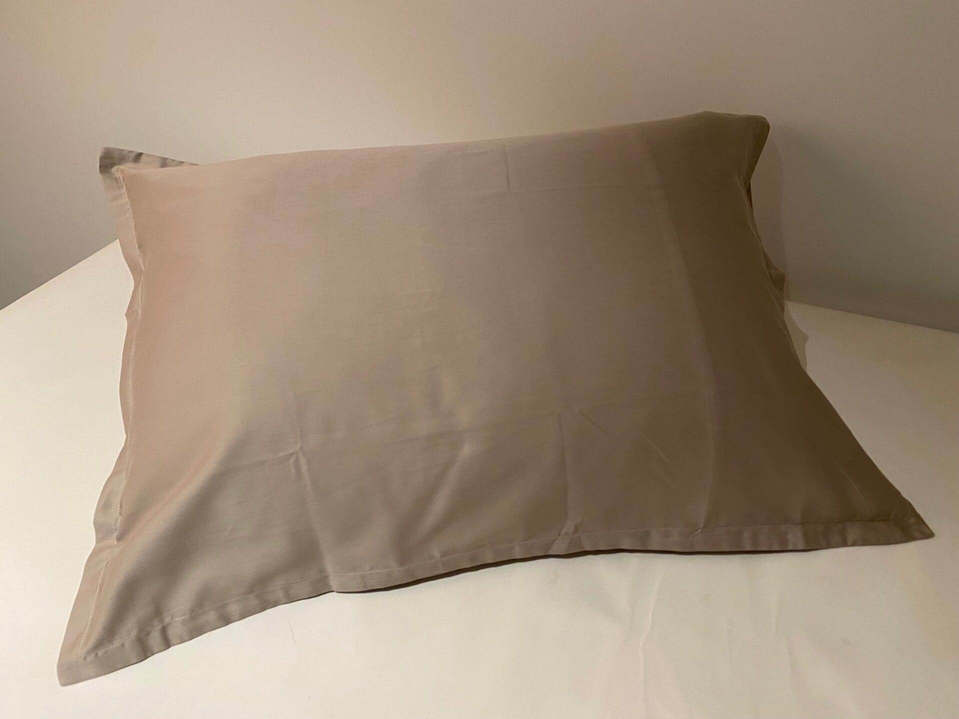Lingorama taie oreiller satin taupe 50x70 volants
