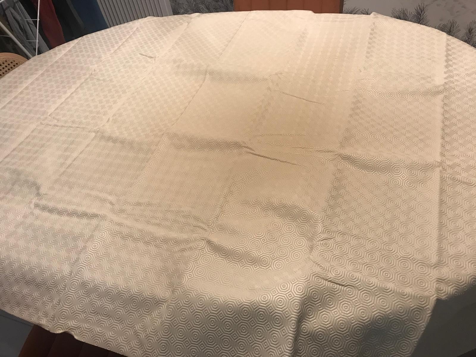 Promo Linge Bulgomme protège table blanc 140x190 cm