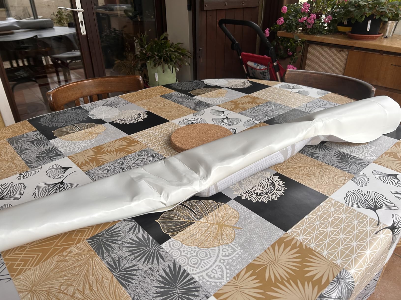 Promo Linge Bulgomme protège table gris 140x180 cm