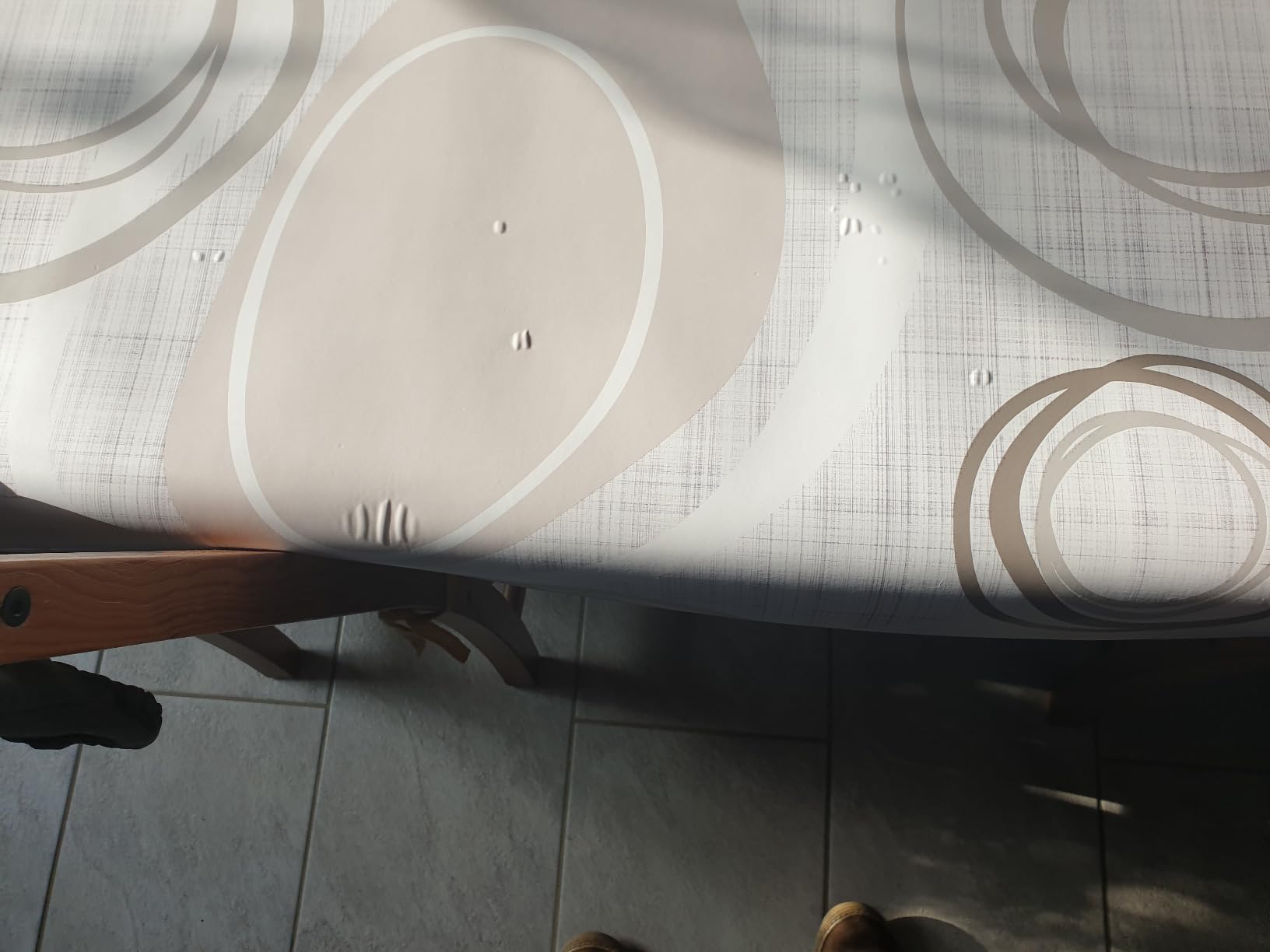 Promo Linge Bulgomme protège table gris 140x180 cm