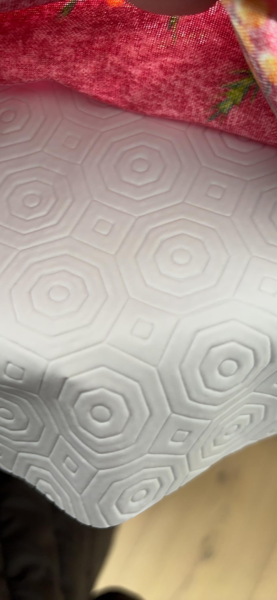 Promo Linge Bulgomme protège table blanc 140x190 cm