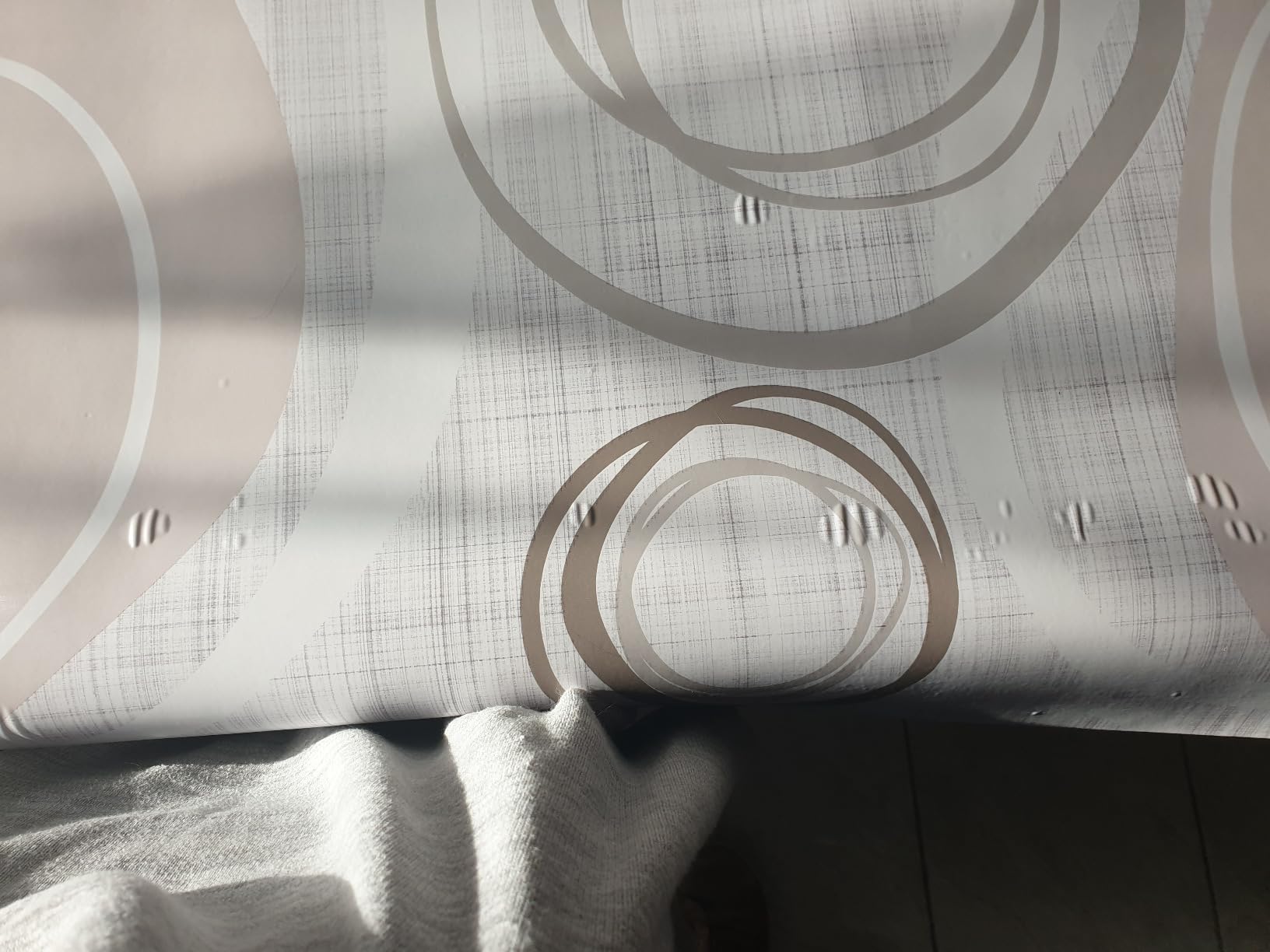 Promo Linge Bulgomme protège table gris 140x180 cm